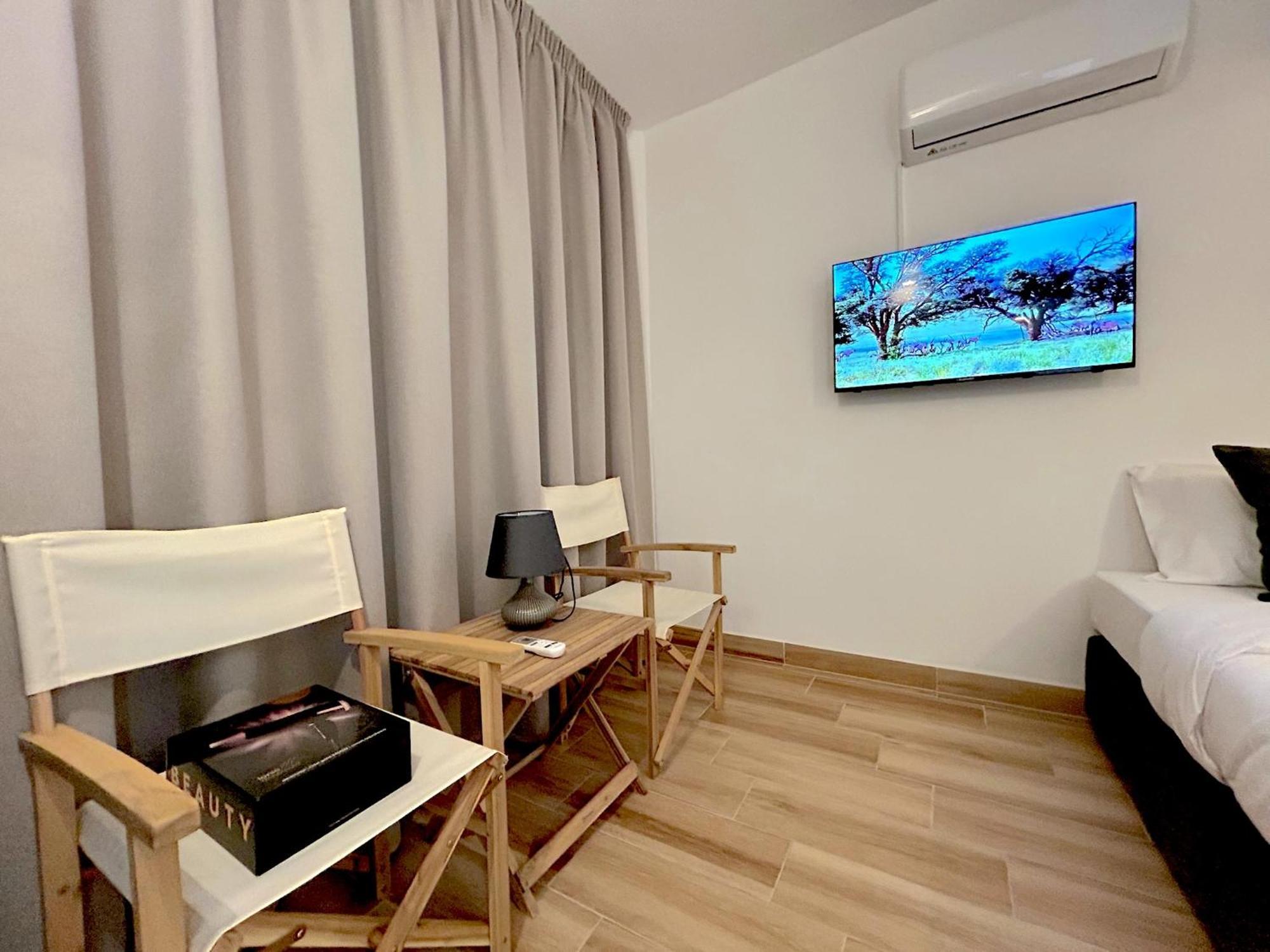 Queen Regina Suites By Platform 357 Никозия Екстериор снимка