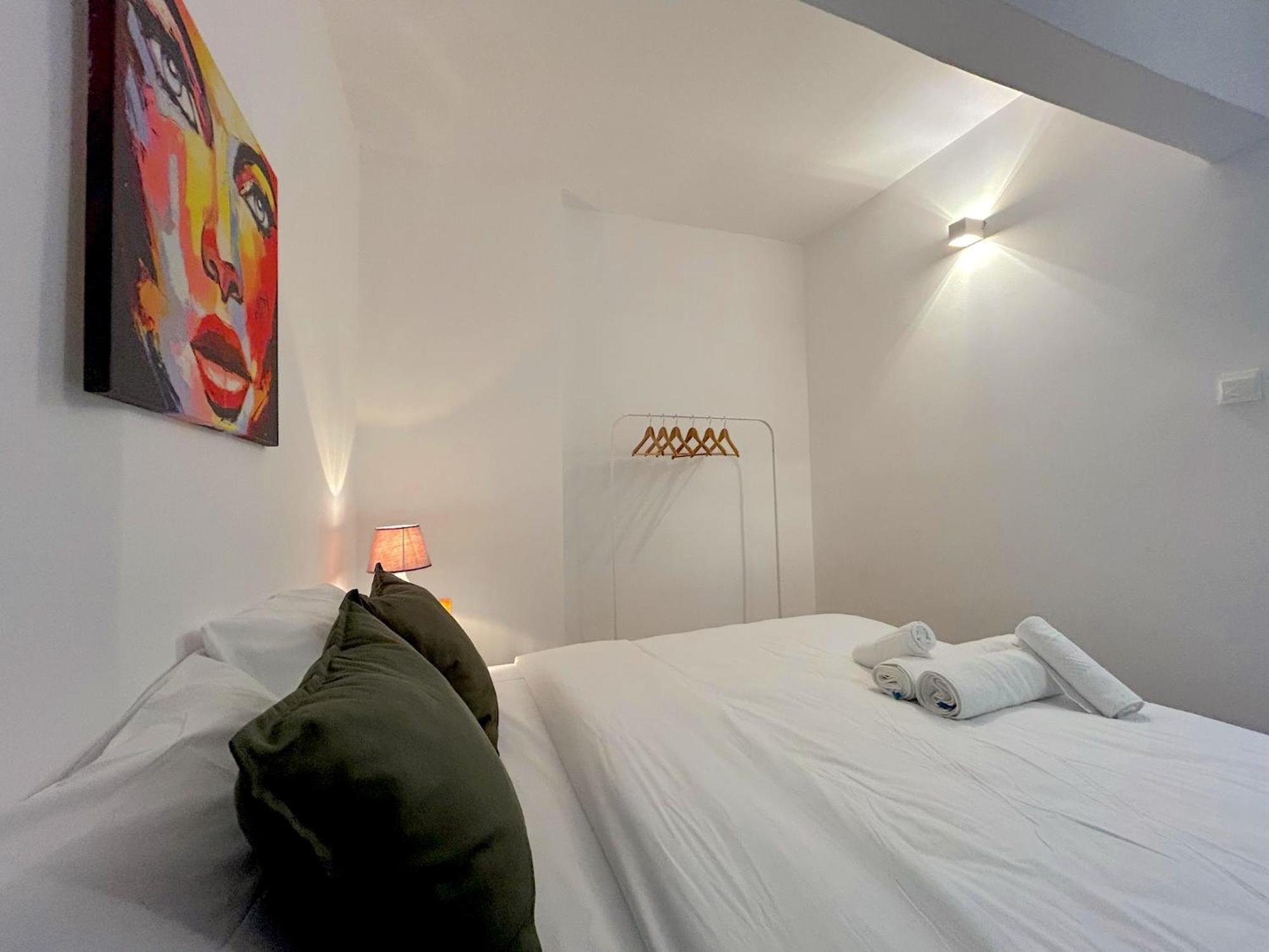 Queen Regina Suites By Platform 357 Никозия Екстериор снимка