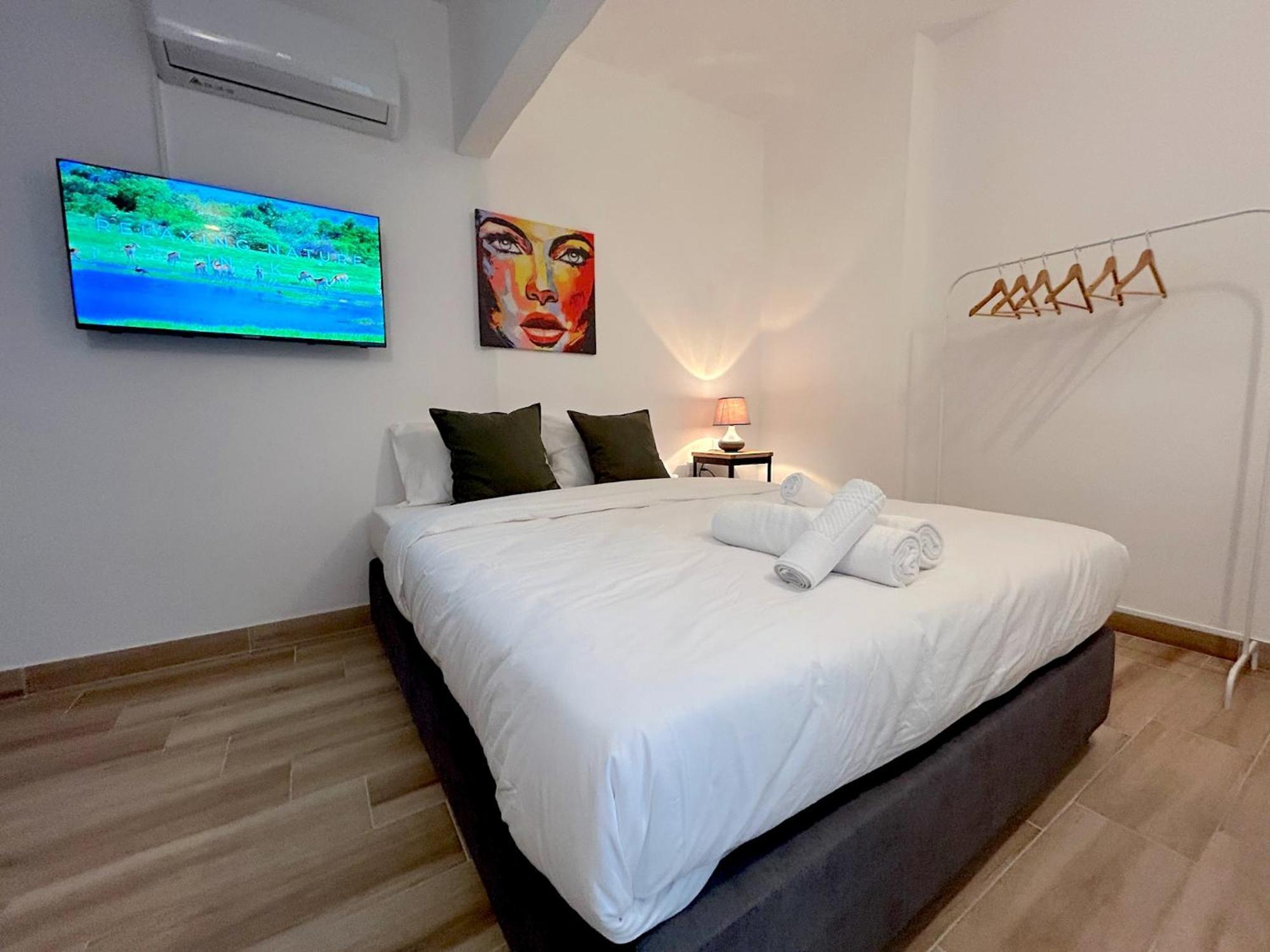 Queen Regina Suites By Platform 357 Никозия Екстериор снимка