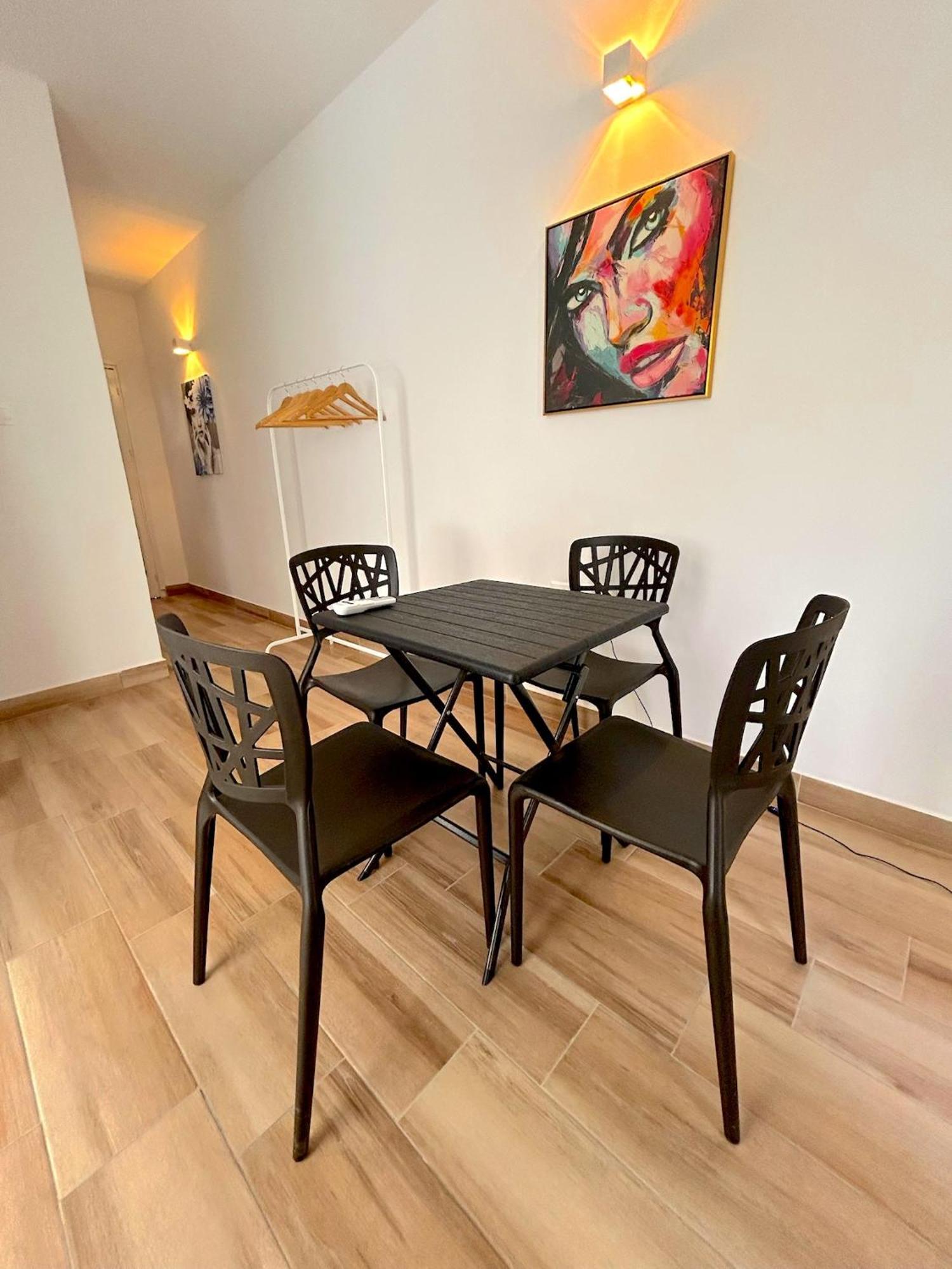 Queen Regina Suites By Platform 357 Никозия Екстериор снимка