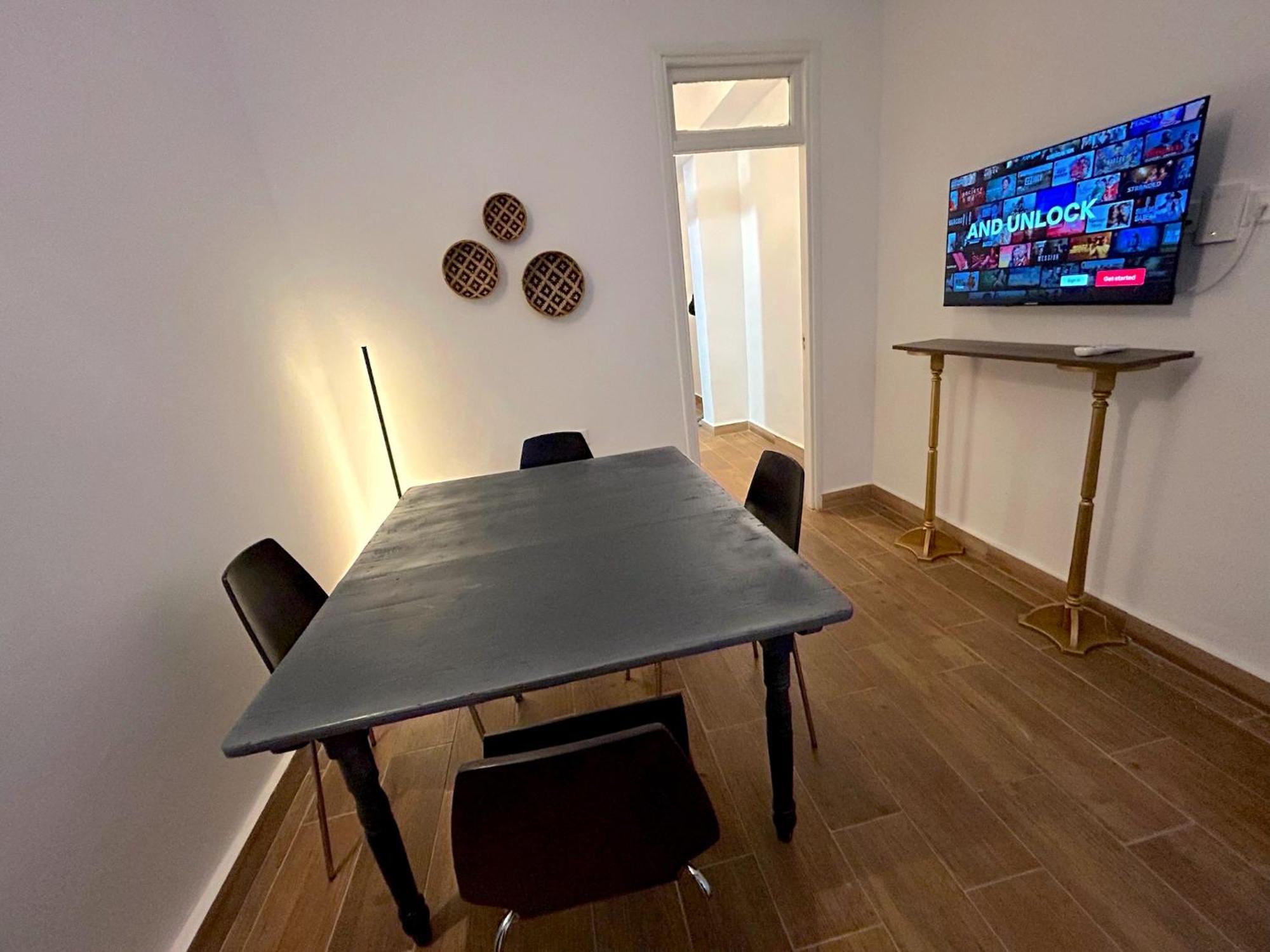 Queen Regina Suites By Platform 357 Никозия Екстериор снимка