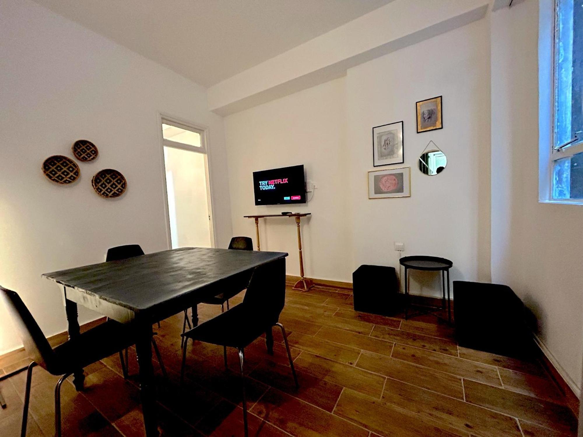 Queen Regina Suites By Platform 357 Никозия Екстериор снимка