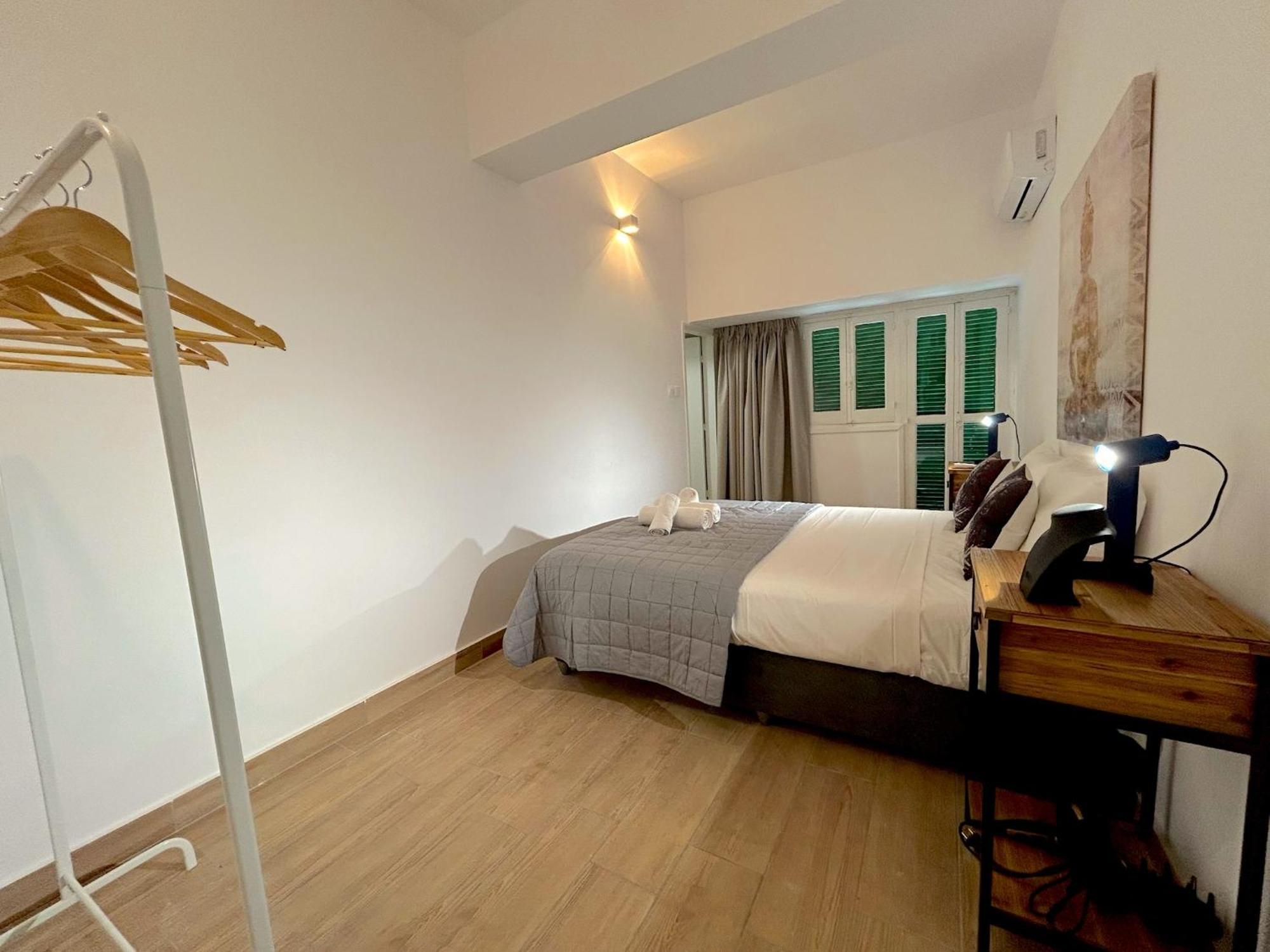 Queen Regina Suites By Platform 357 Никозия Екстериор снимка
