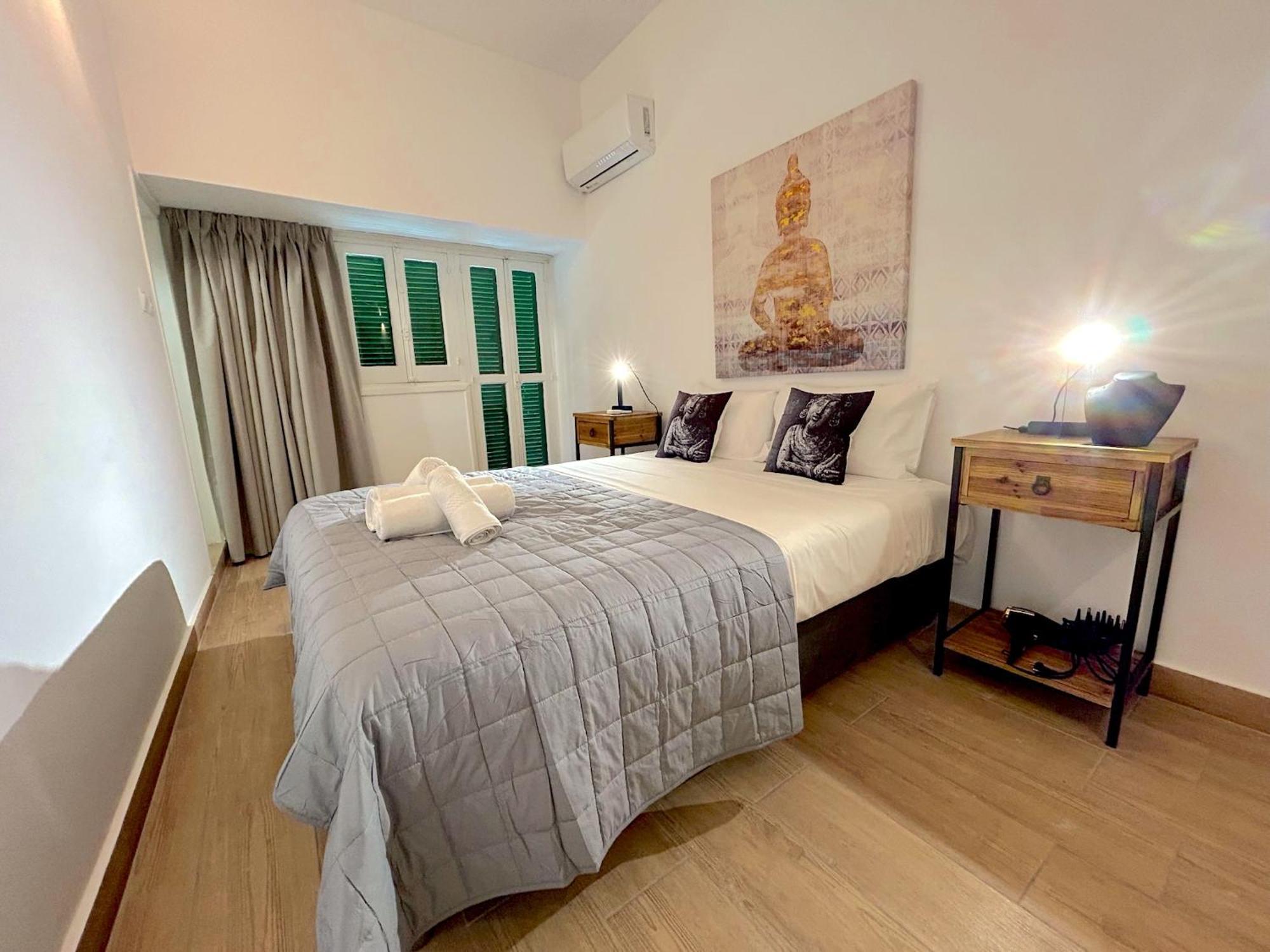 Queen Regina Suites By Platform 357 Никозия Екстериор снимка
