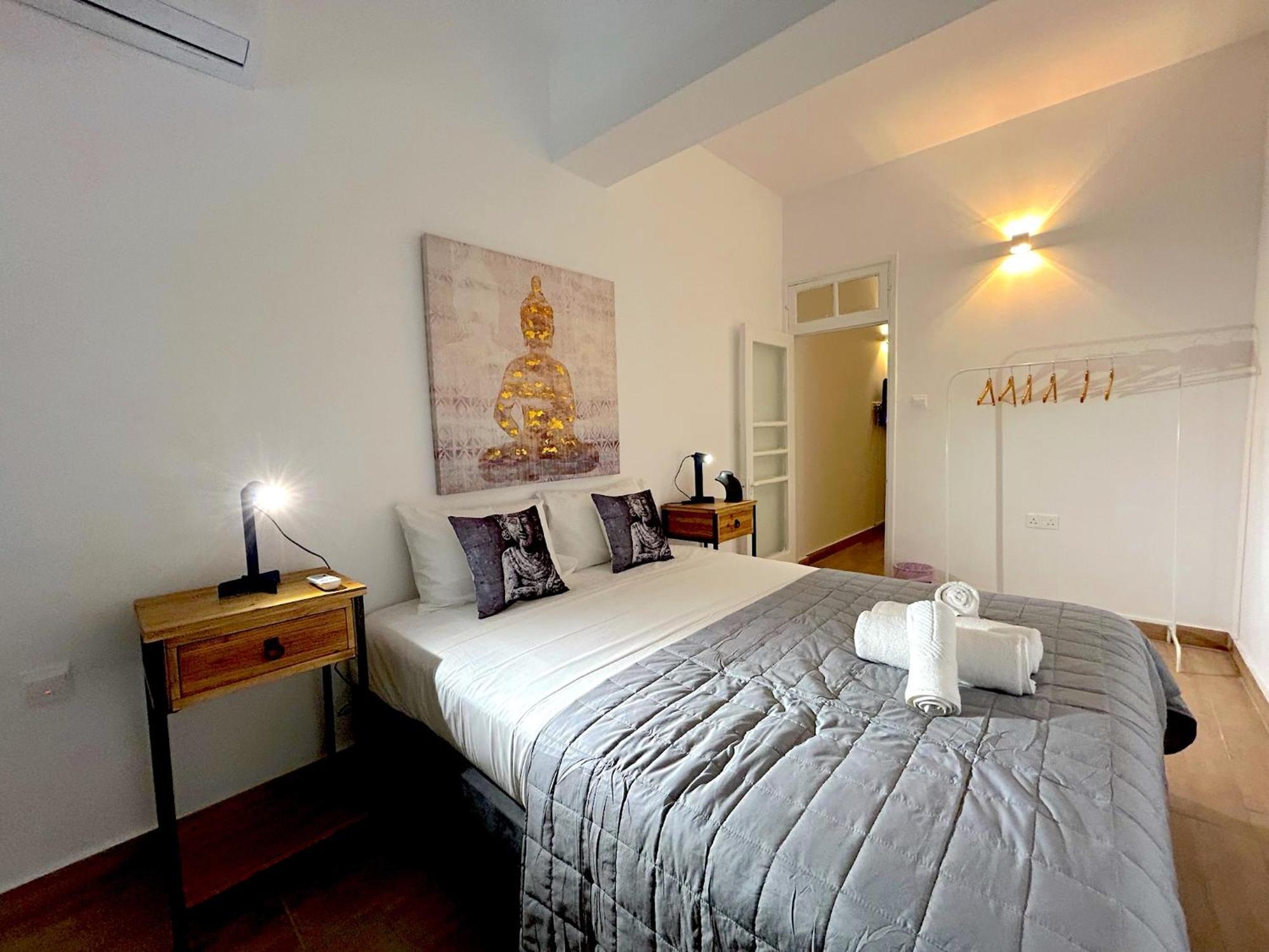 Queen Regina Suites By Platform 357 Никозия Екстериор снимка