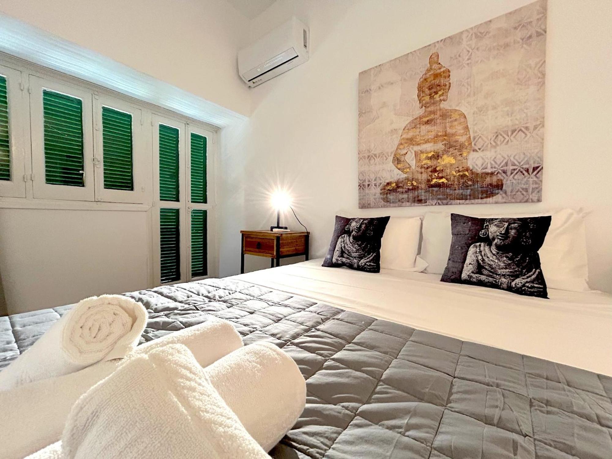 Queen Regina Suites By Platform 357 Никозия Екстериор снимка