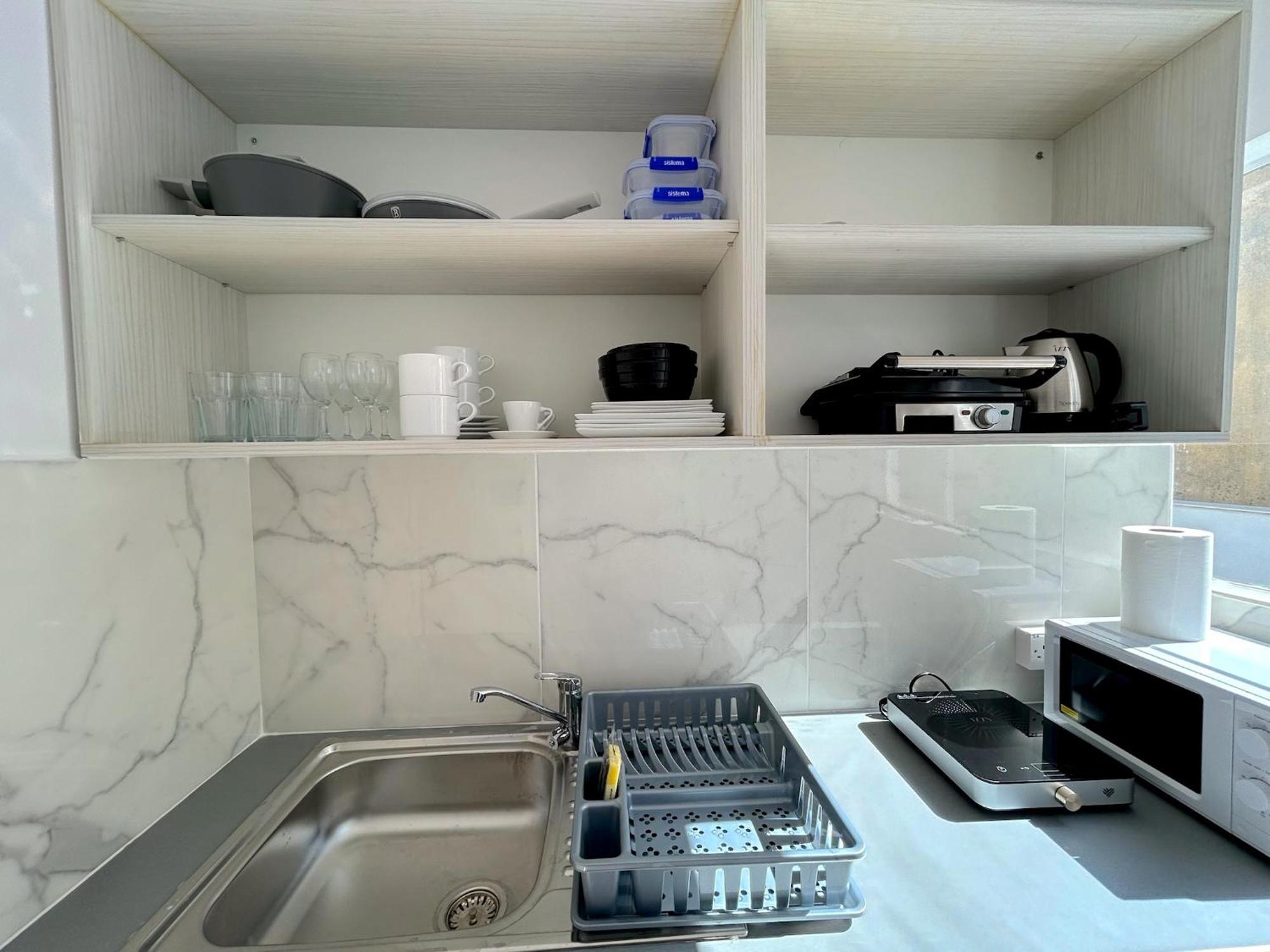 Queen Regina Suites By Platform 357 Никозия Екстериор снимка