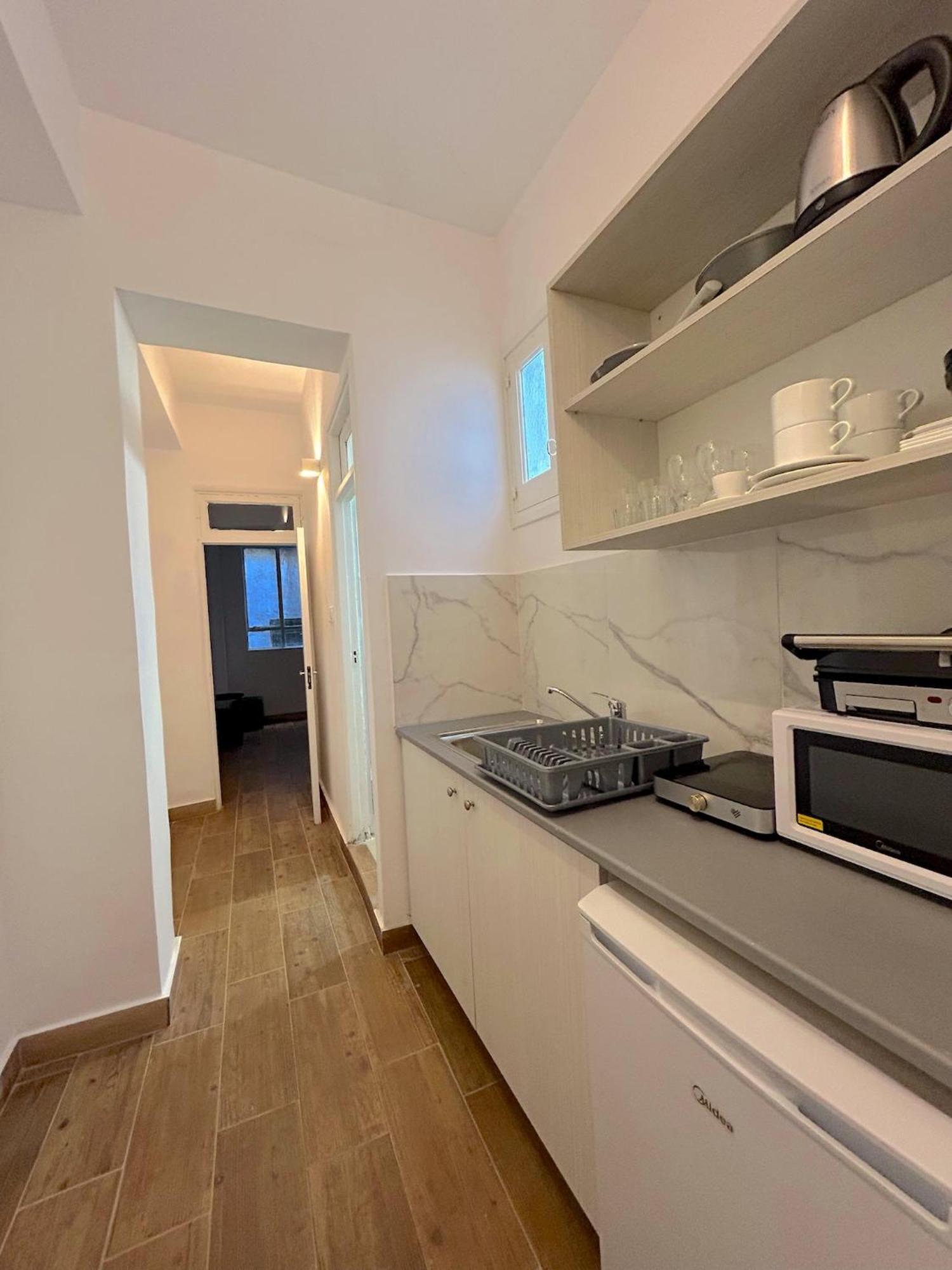 Queen Regina Suites By Platform 357 Никозия Екстериор снимка