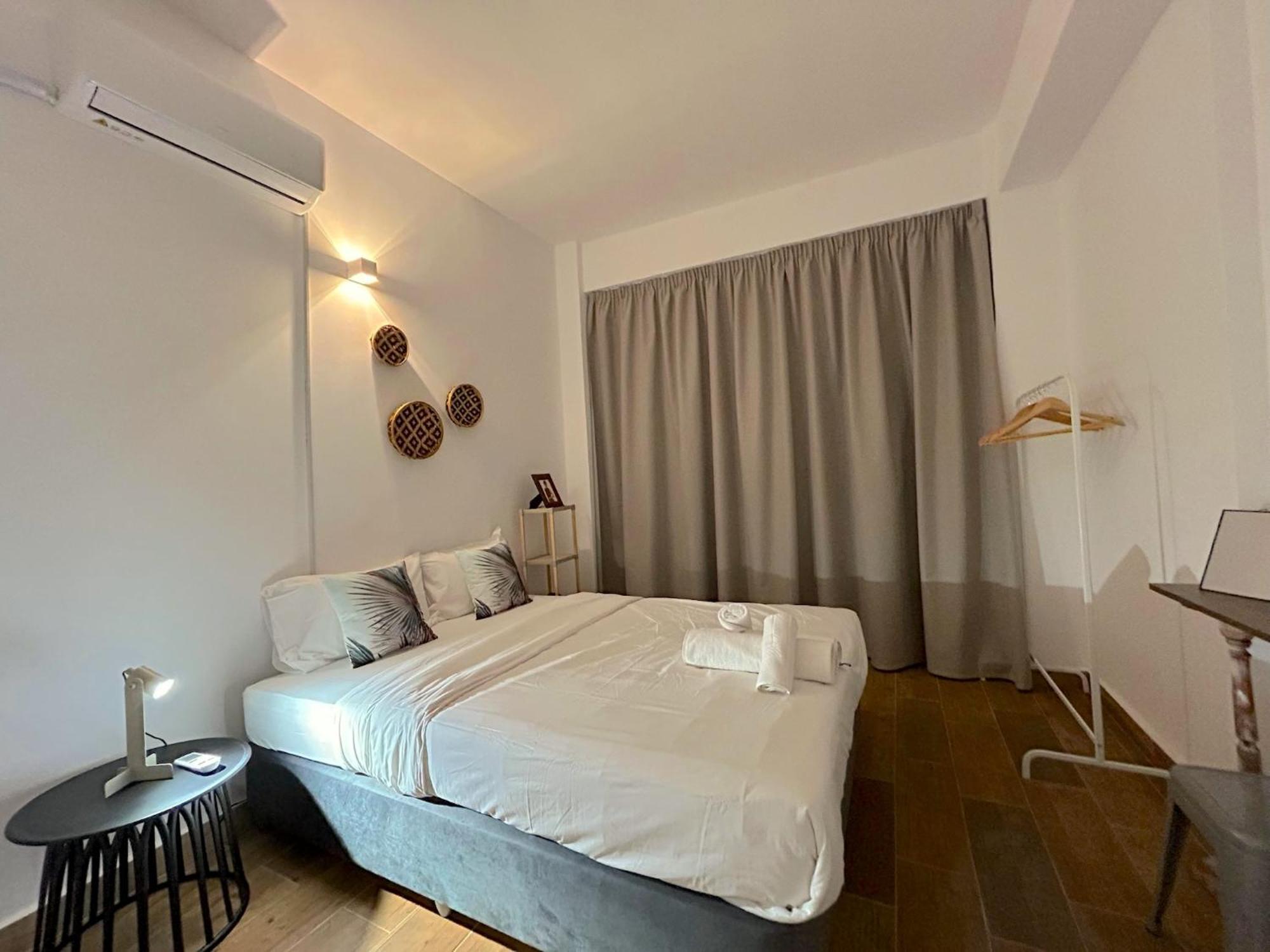 Queen Regina Suites By Platform 357 Никозия Екстериор снимка