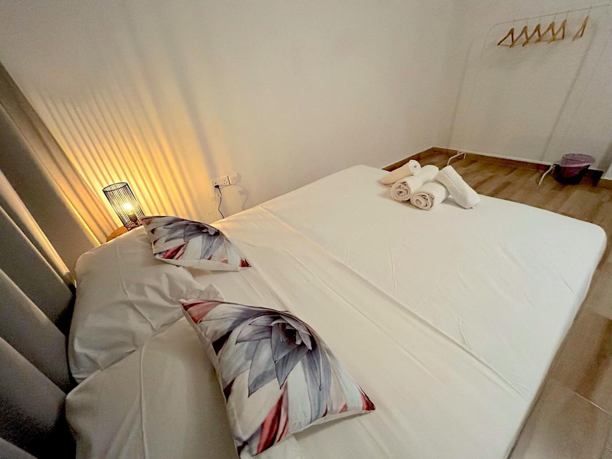 Queen Regina Suites By Platform 357 Никозия Екстериор снимка