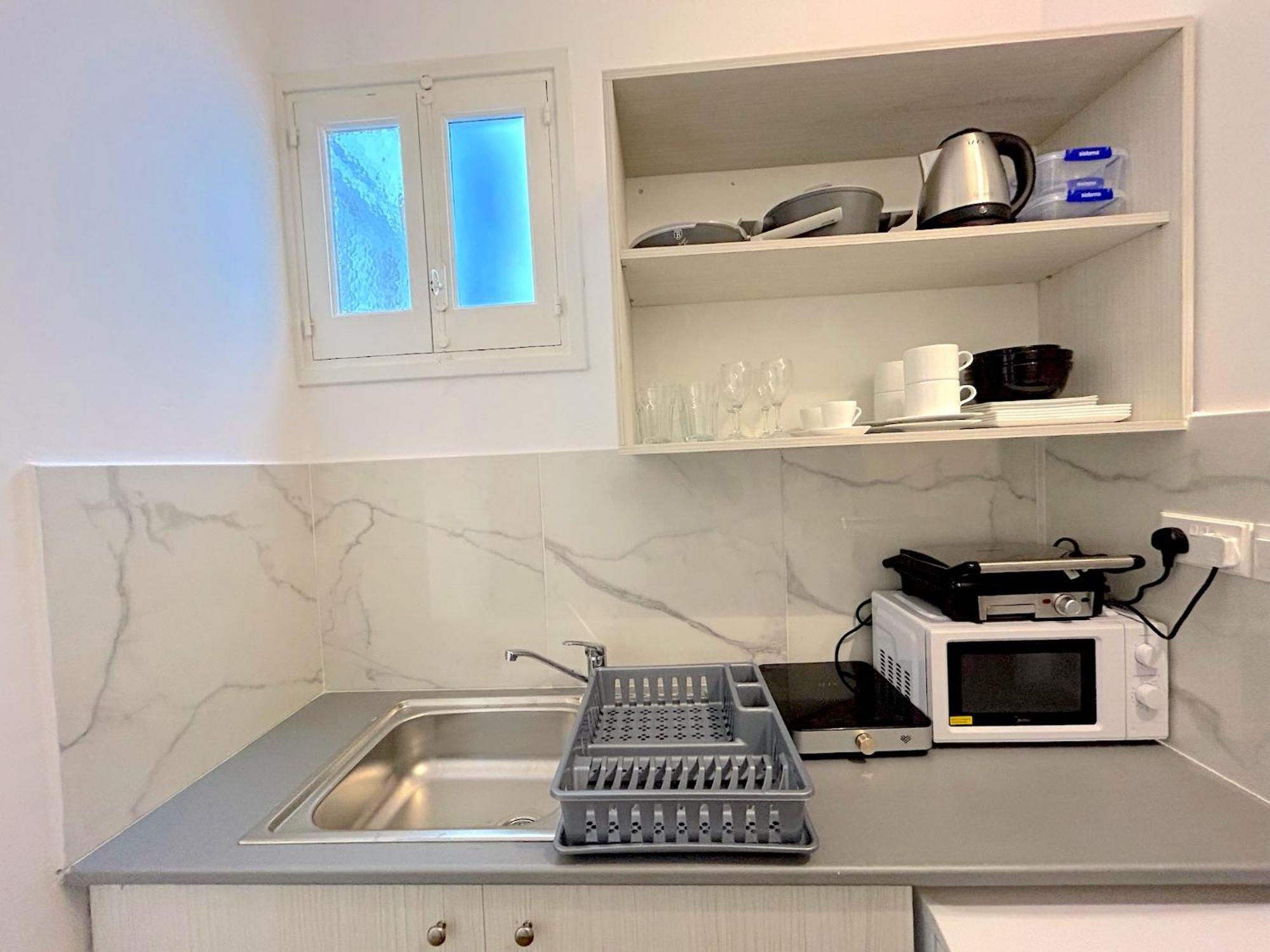Queen Regina Suites By Platform 357 Никозия Екстериор снимка