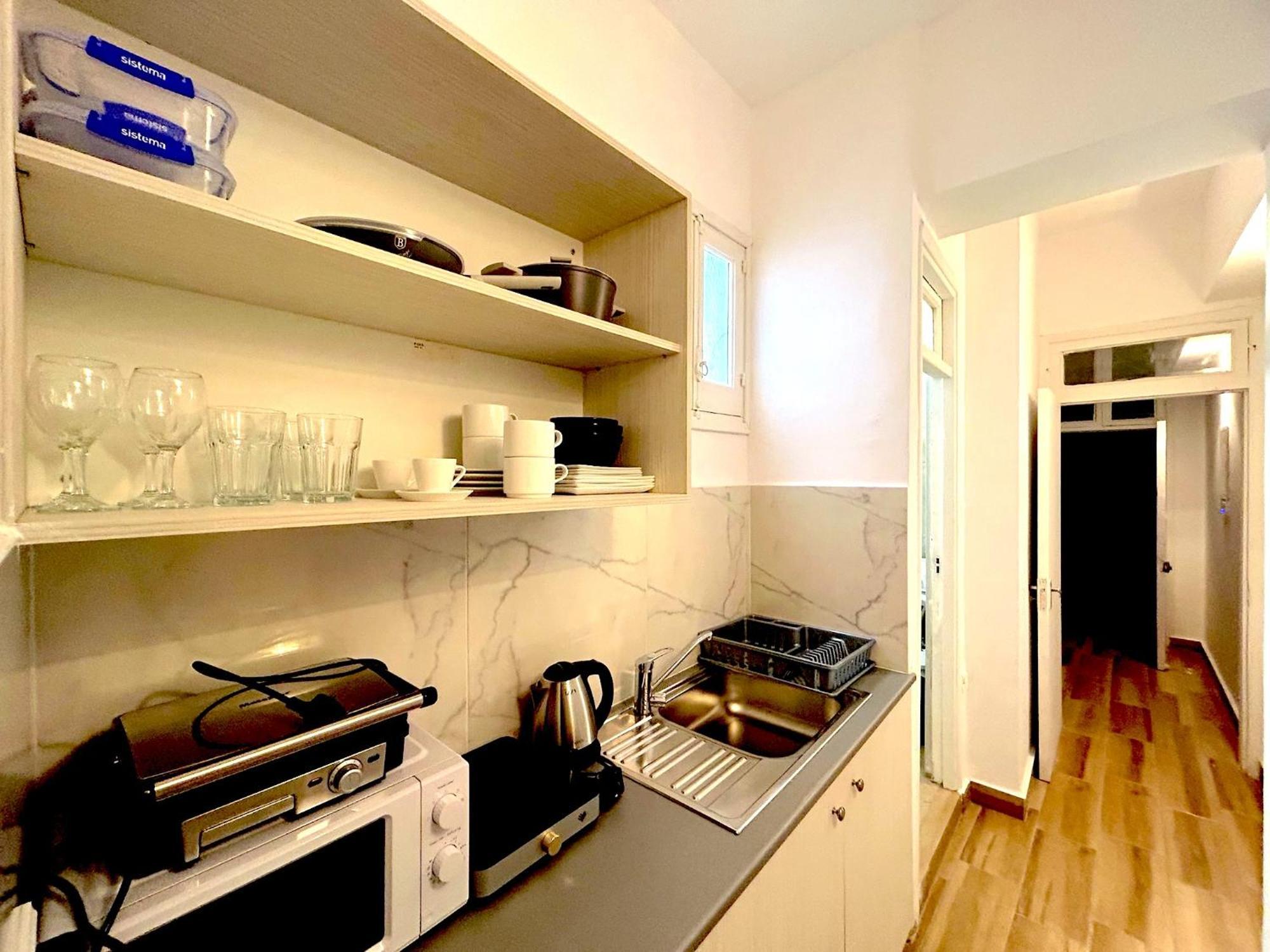 Queen Regina Suites By Platform 357 Никозия Екстериор снимка
