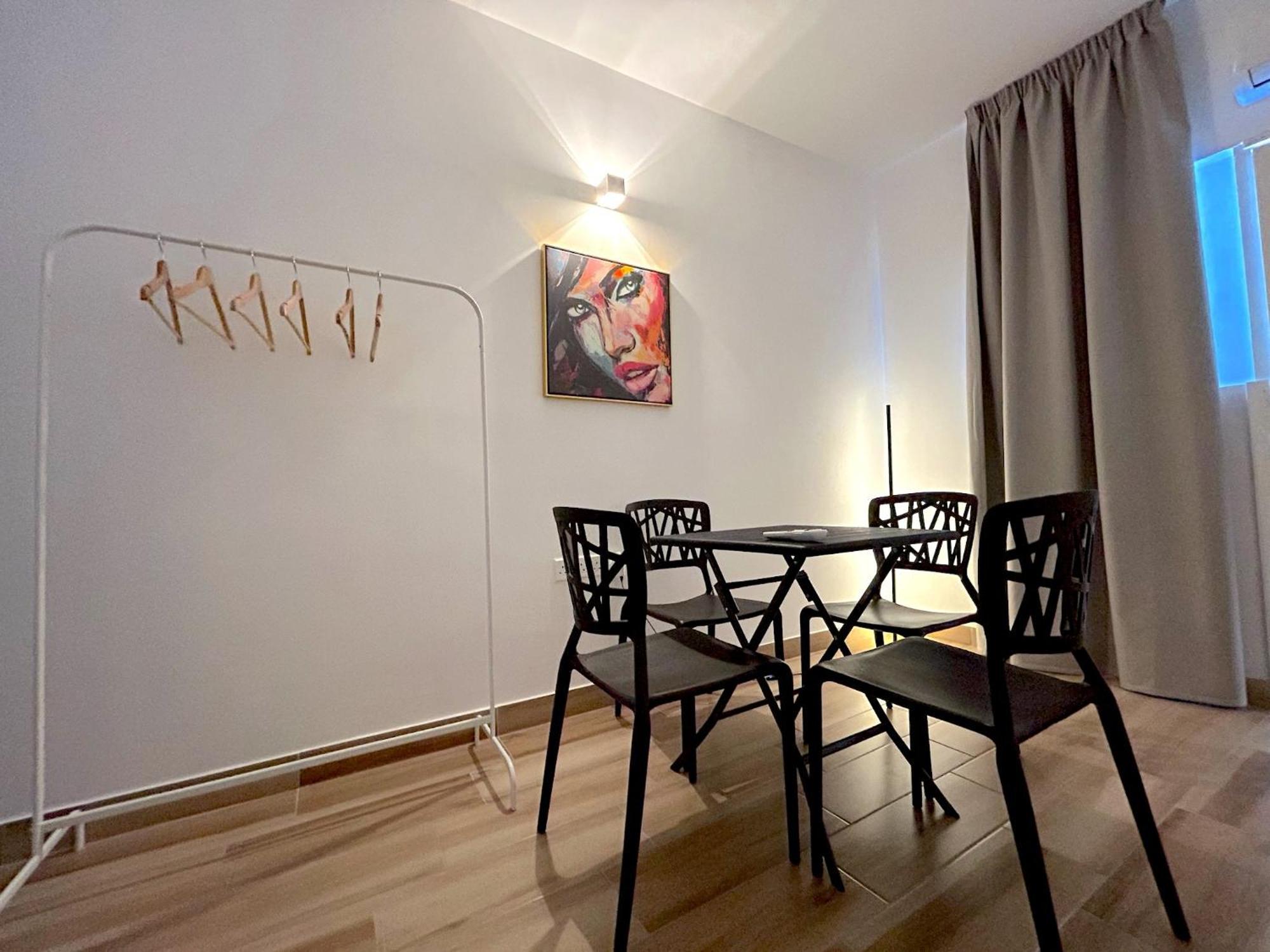 Queen Regina Suites By Platform 357 Никозия Екстериор снимка