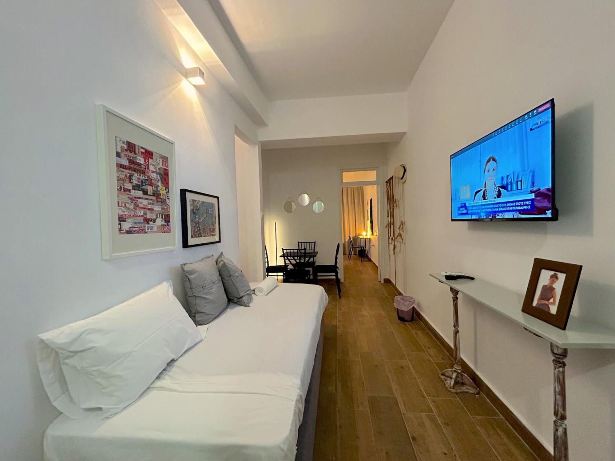 Queen Regina Suites By Platform 357 Никозия Екстериор снимка