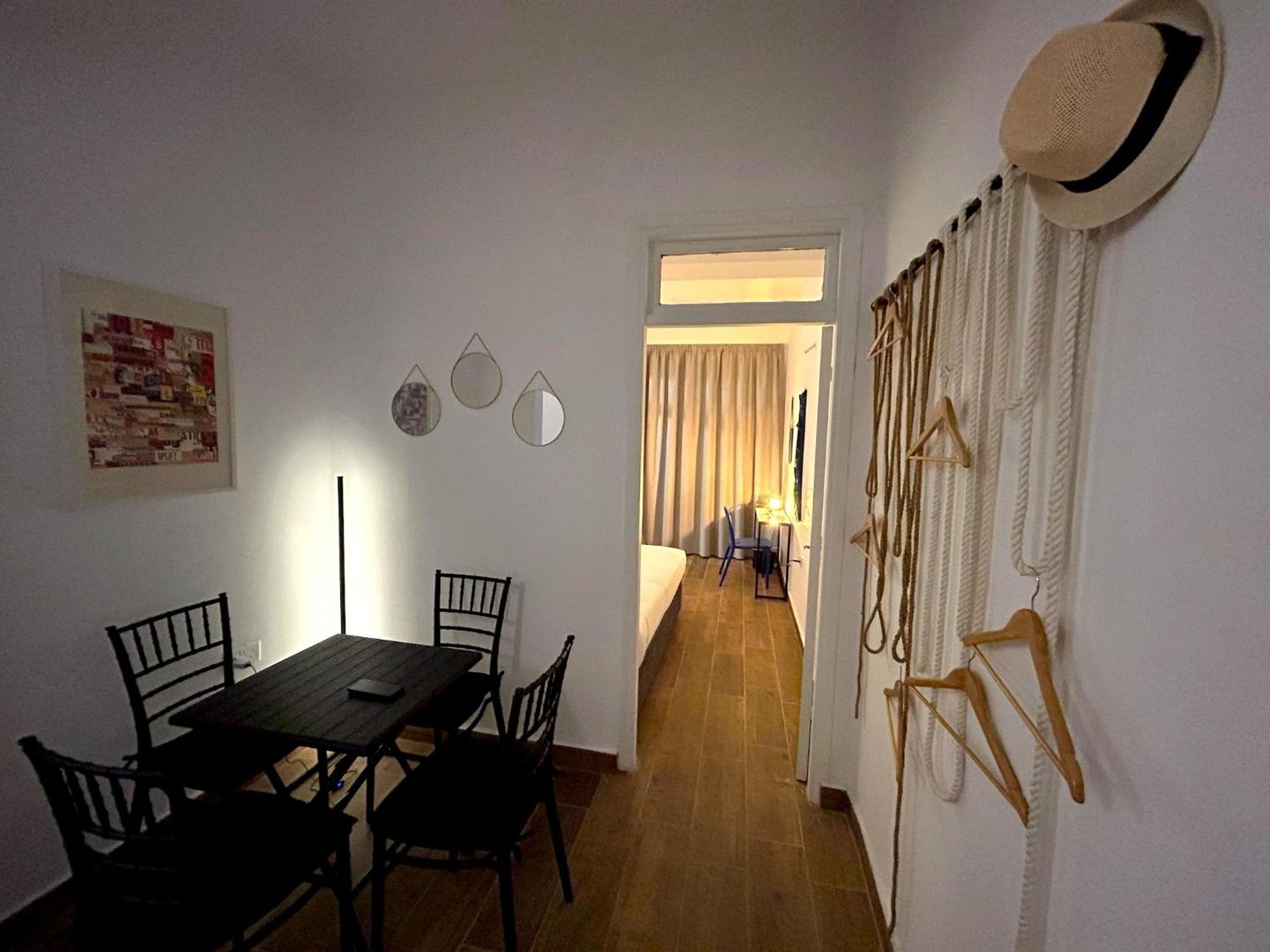 Queen Regina Suites By Platform 357 Никозия Екстериор снимка