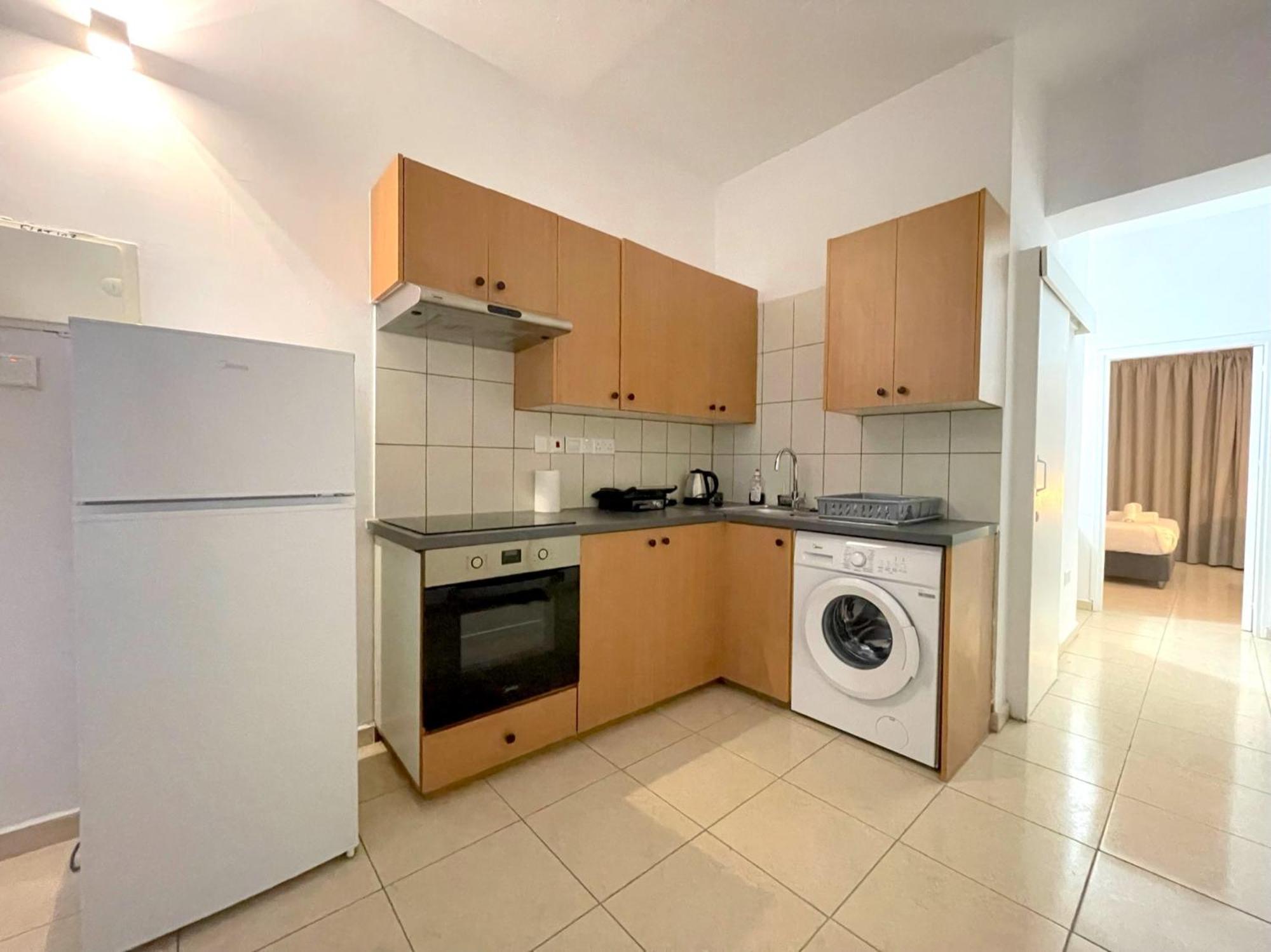Queen Regina Suites By Platform 357 Никозия Екстериор снимка