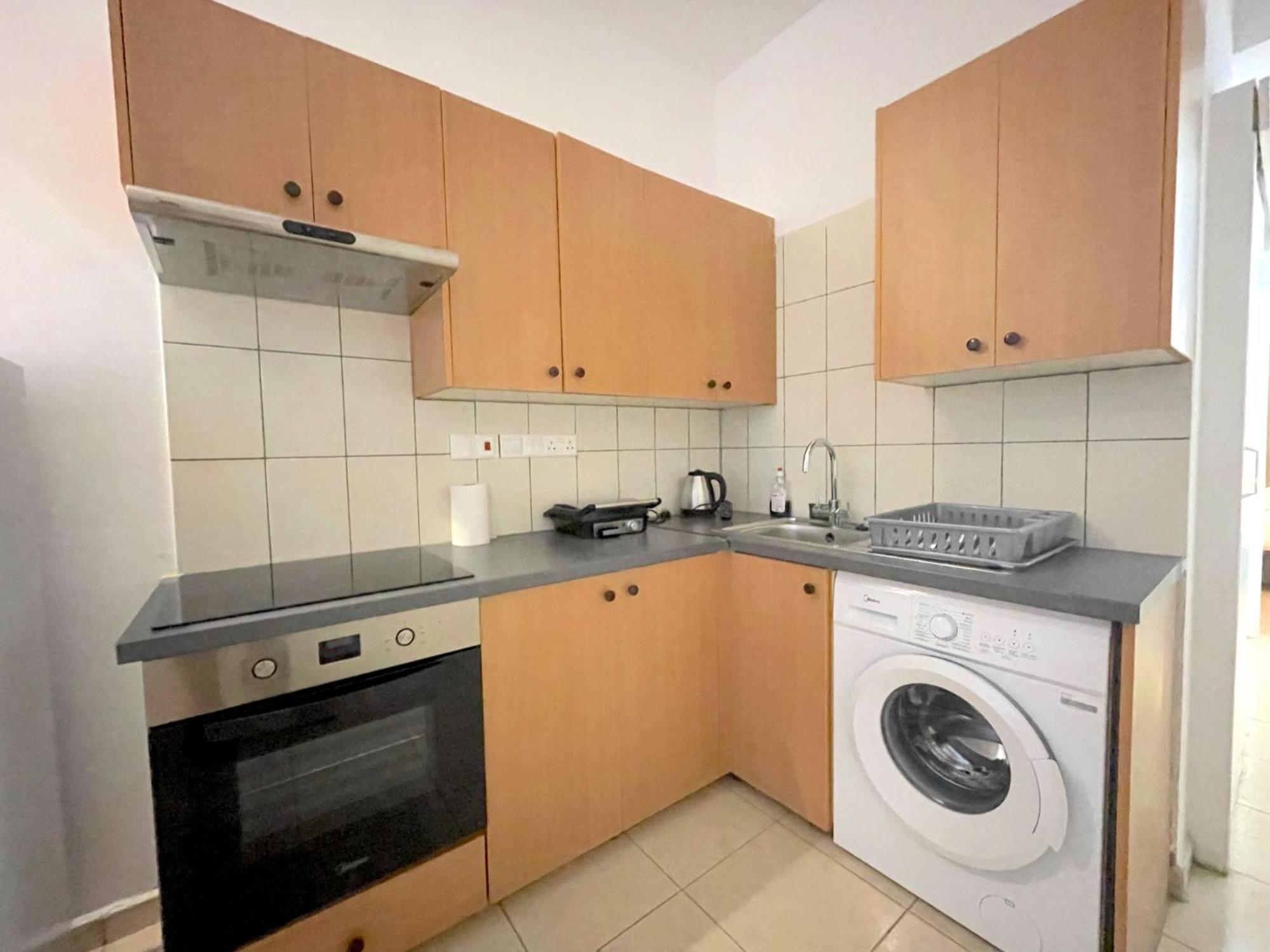 Queen Regina Suites By Platform 357 Никозия Екстериор снимка