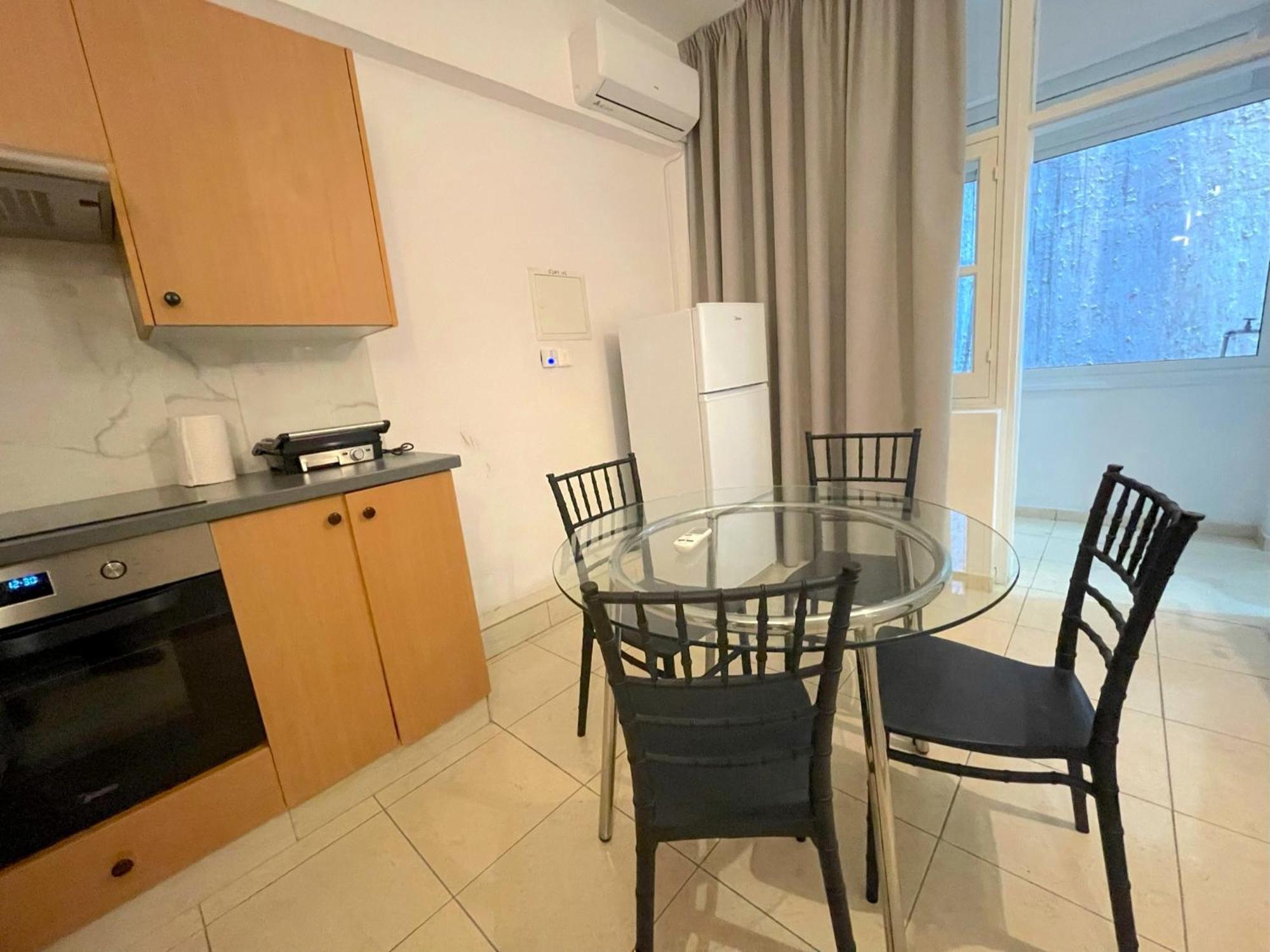 Queen Regina Suites By Platform 357 Никозия Екстериор снимка