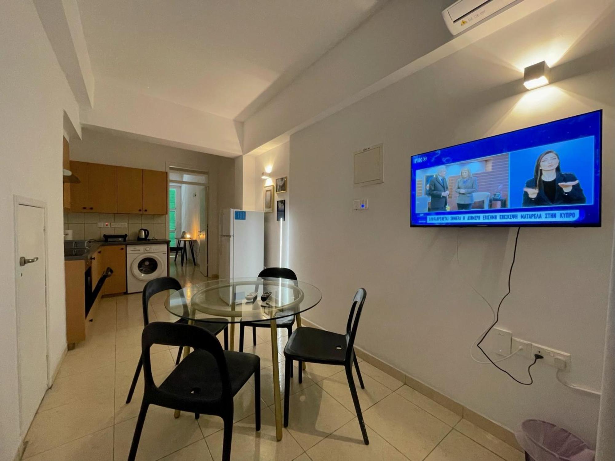 Queen Regina Suites By Platform 357 Никозия Екстериор снимка