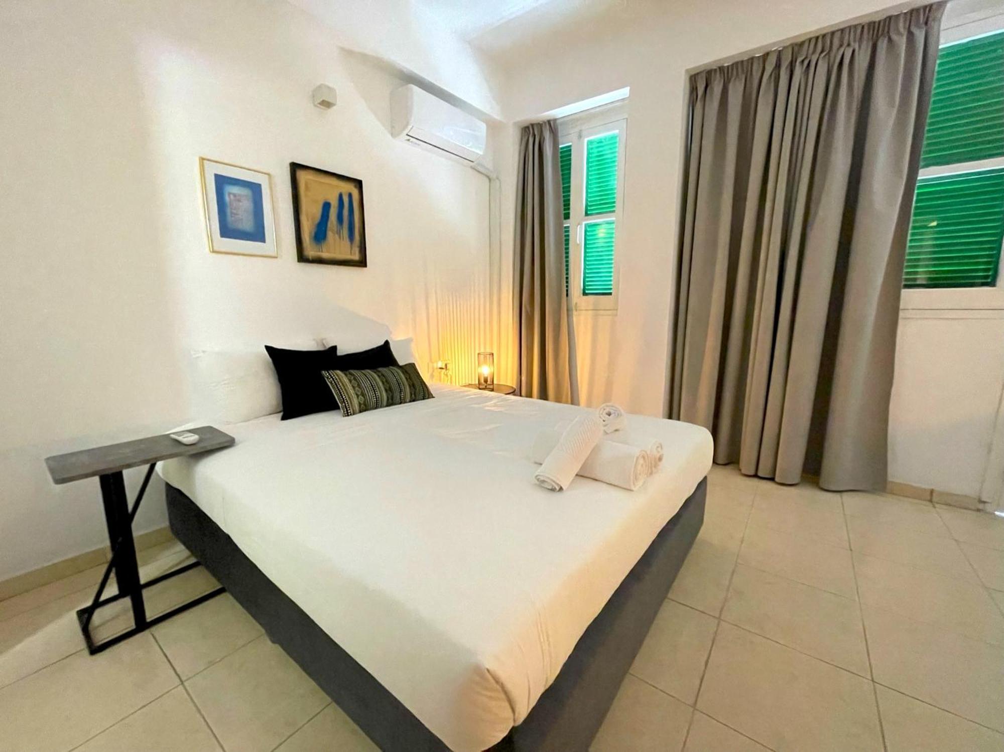 Queen Regina Suites By Platform 357 Никозия Екстериор снимка