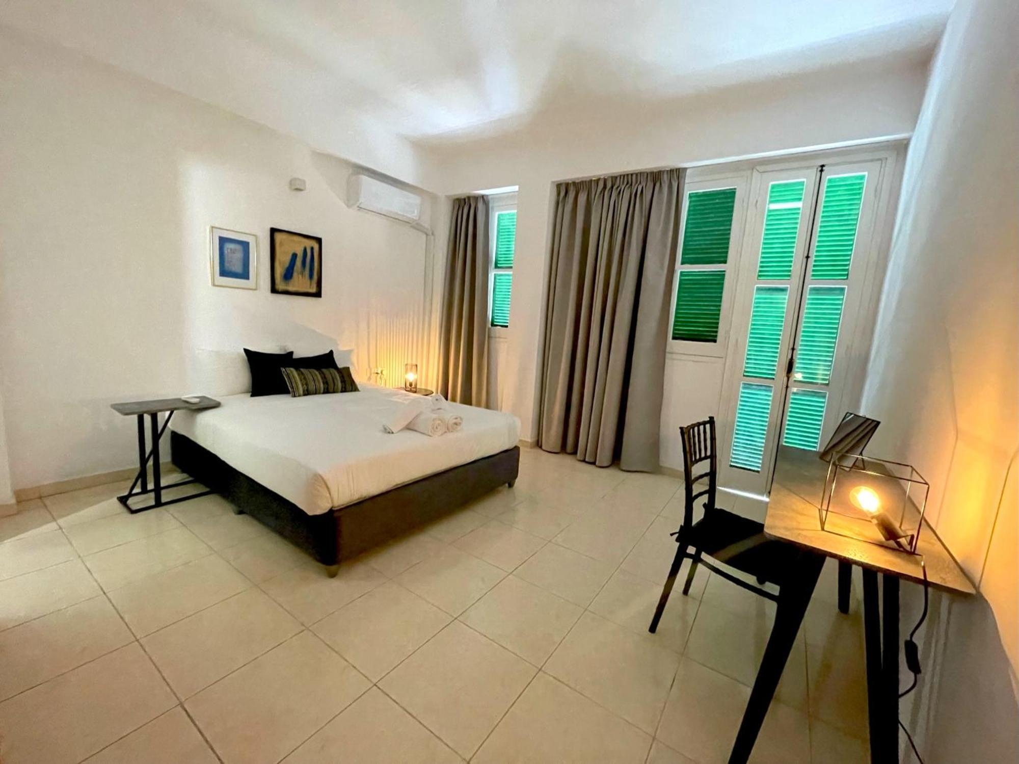 Queen Regina Suites By Platform 357 Никозия Екстериор снимка